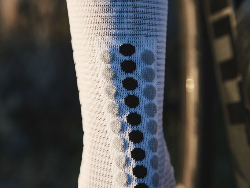 PRO RACING SOCKS V4.0 BIKE - WHITE/ALLOY